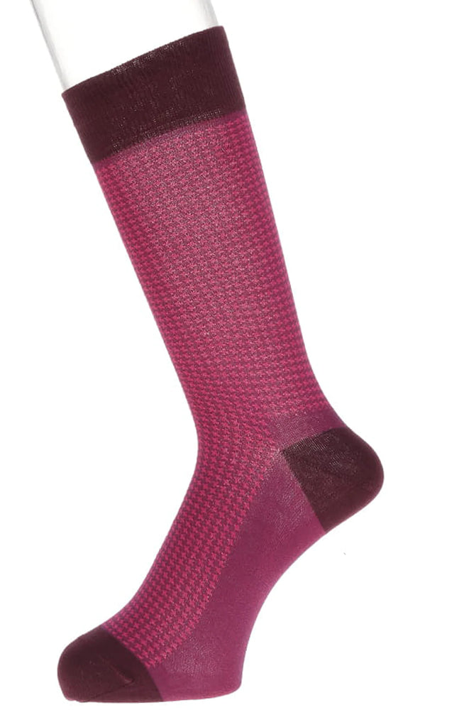 Il Regalo's Hound's Tooth Italian Cotton Mid-Calf Socks in Burgundy