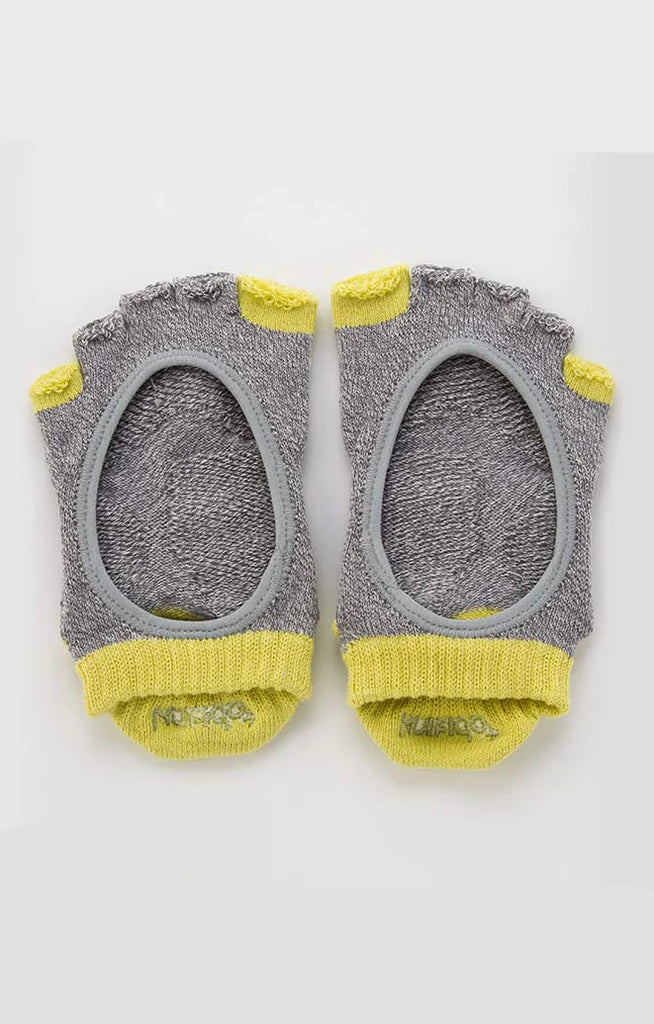 This is a picture of the product name TWO COLORS OPEN GRIP TOE FOOTIE *POWER PADS* SOCKS in YELLOW color from the brand name Knitido+