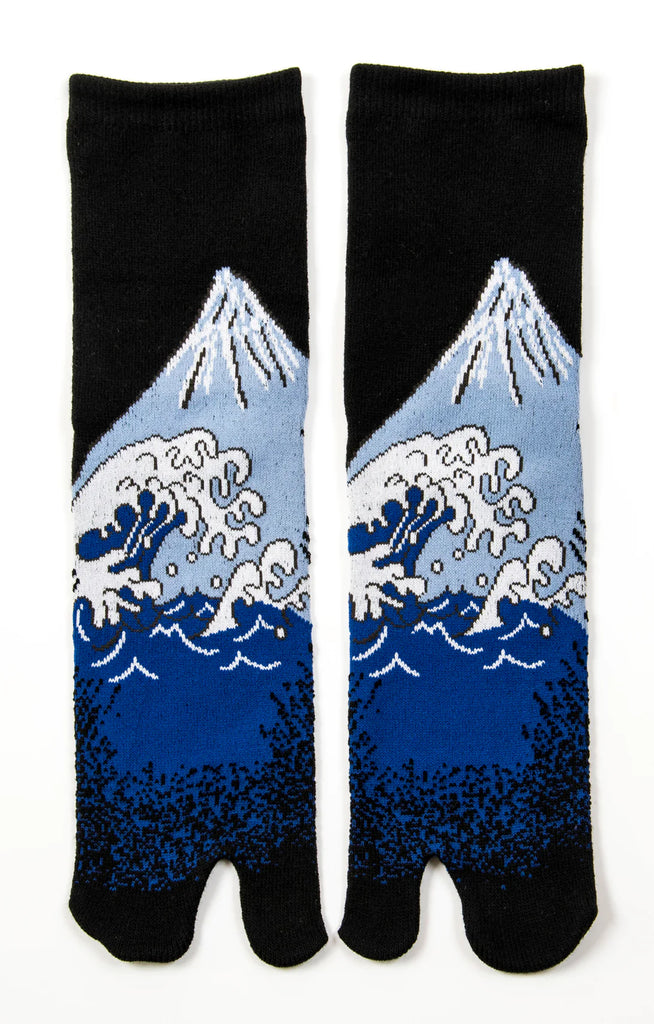 This is a photo of the product name HOKUSAI FUJI SAN TABI TOE SOCKS black, which is inspired by Hokusai Katsushika's painting of Mt. Fuji by NINJA SOCKS