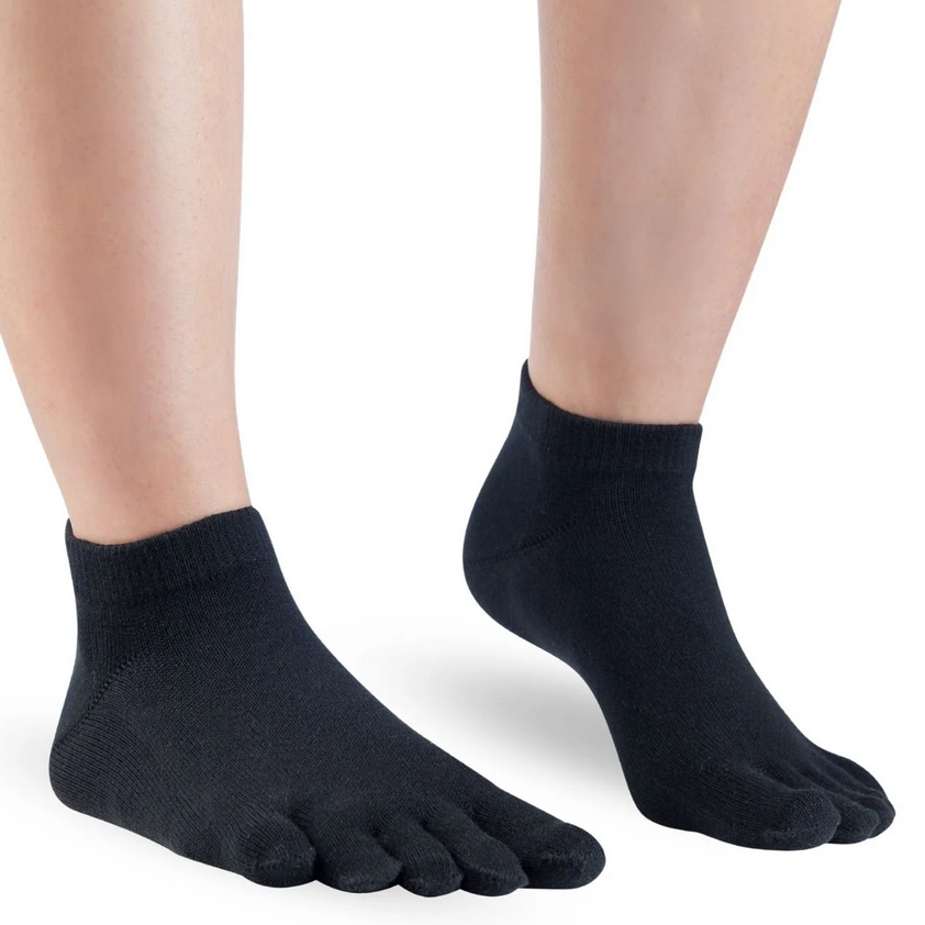 Simple black toe socks for sneaker