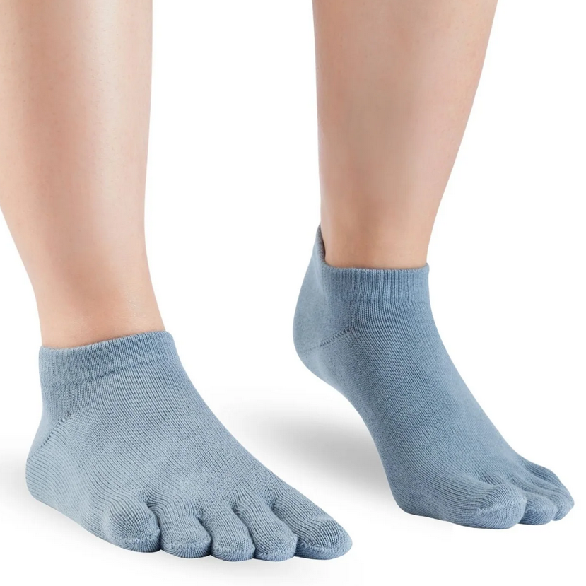 Lightweight sneaker toe socks