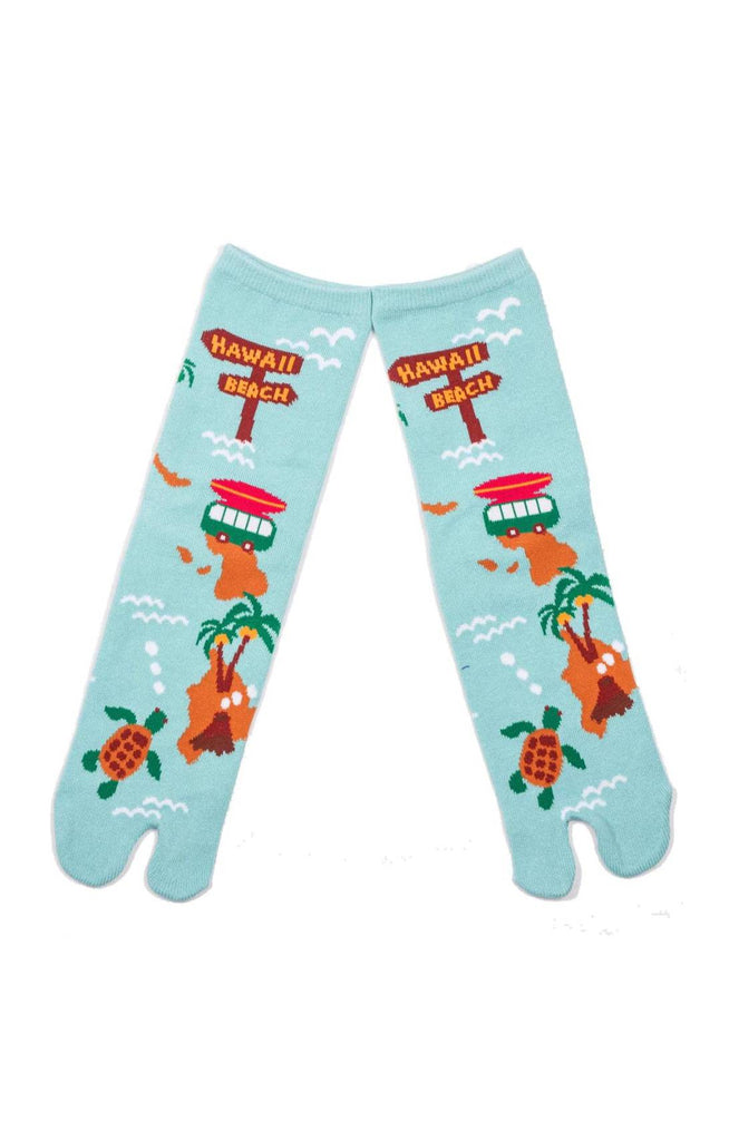 This is a picture of Socks Up's product name HAWAII ISLAND MAP TABI TOE SOCKS