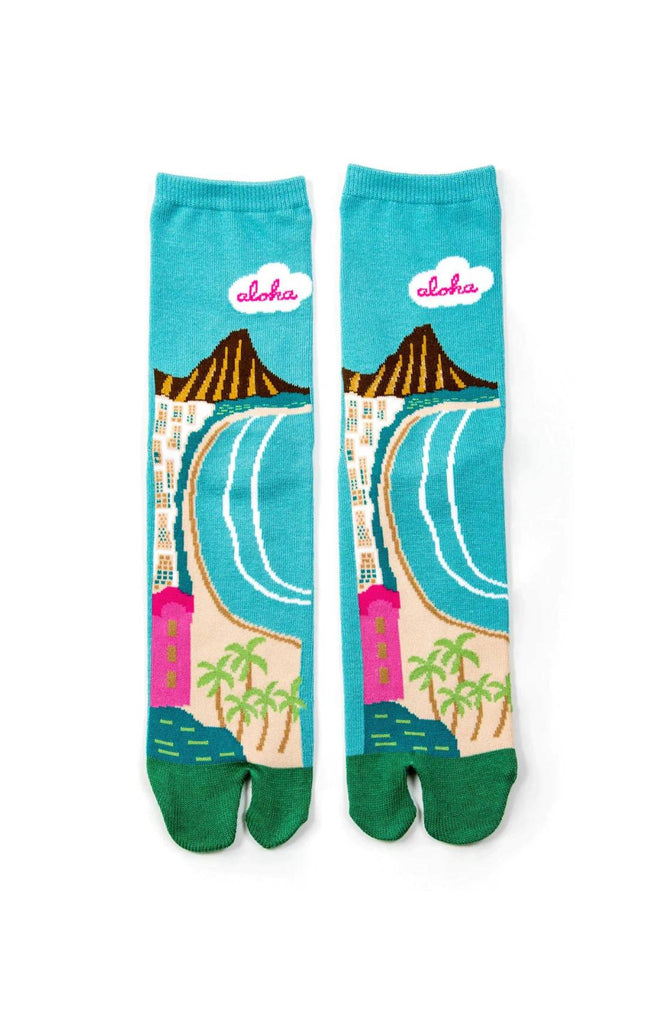 This is a photo of Socks Up's product name WAIKIKIKI BEACH HAWAII TABI SOCKS