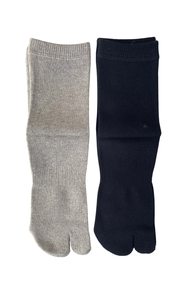 Wide and Shaped Toe Tabi Socks in grey and black