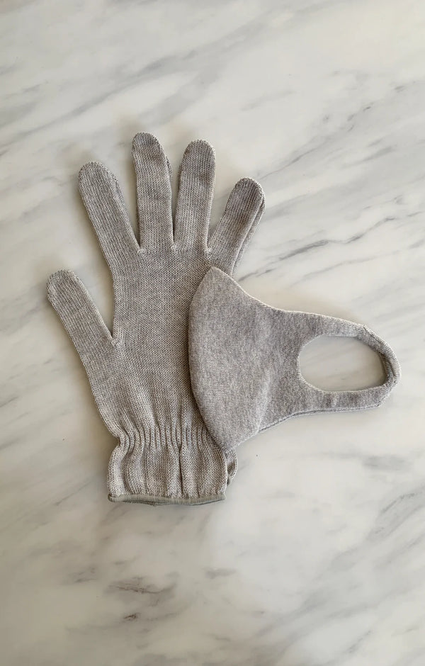 Tabbisocks Wellness Botanical Dyed Organic Cotton Face Mask & Gloves Set in Light Grey color