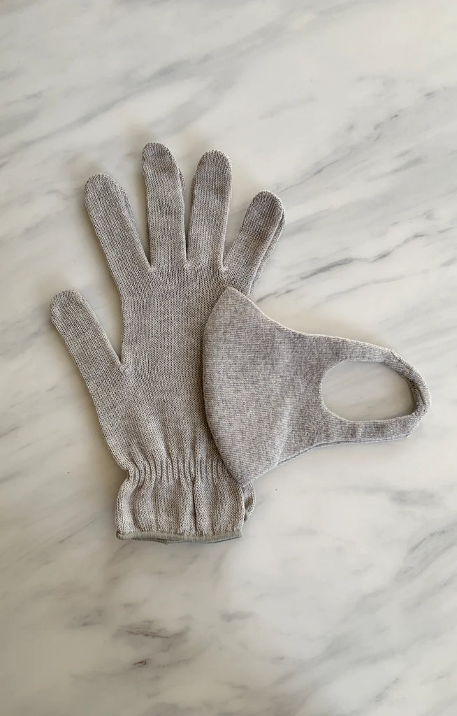 Tabbisocks Wellness Botanical Dyed Organic Cotton Face Mask & Gloves Set in Light Grey color