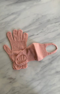 Tabbisocks Wellness Botanical Dyed Organic Cotton Face Mask & Gloves Set in Pink color