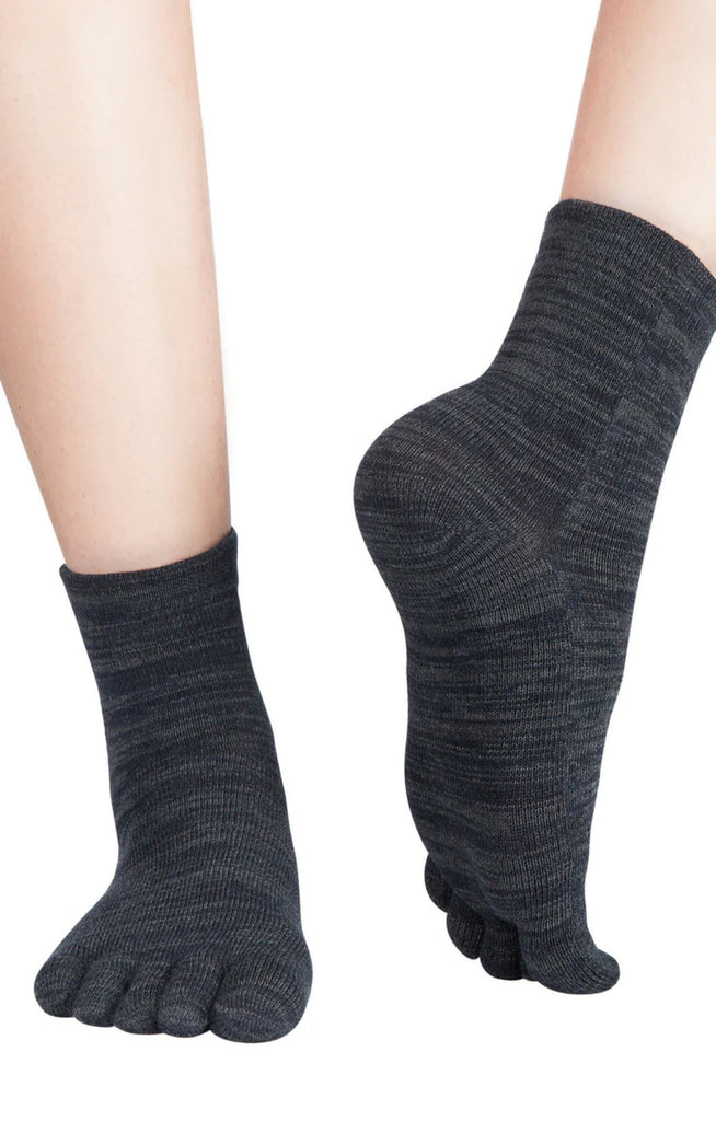 Five Toe's Colorful Heather Grip Toe Socks in Black Heather