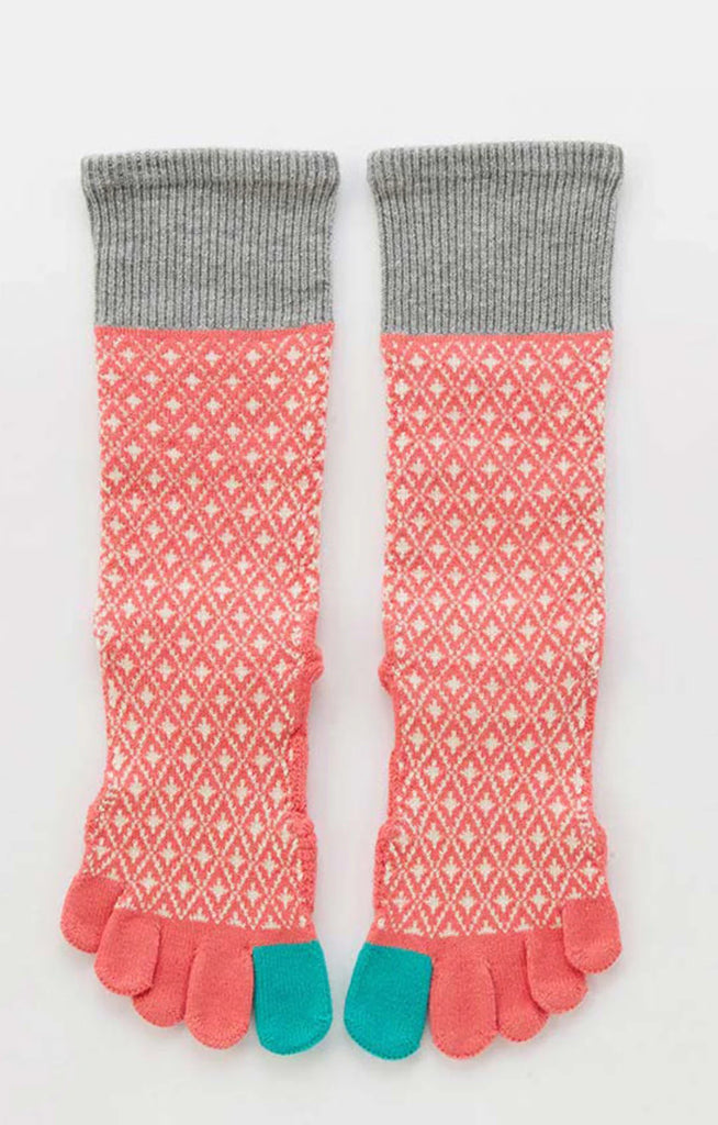 Brand name Knitido plus in the color Coral with the product name Organic Cotton Diamond Midcalf Toe Grip Socks With *Power Pads*