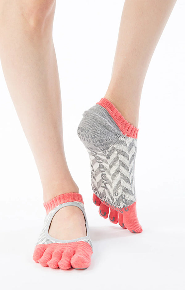 Knitido plus’s Organic Cotton Herringbone Liner Socks in CORAL color