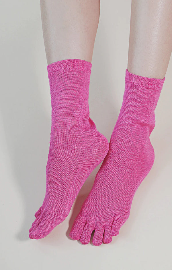 Tabbisocks Washable 100%Silk Toe Liner Socks in Fuchsia pink
